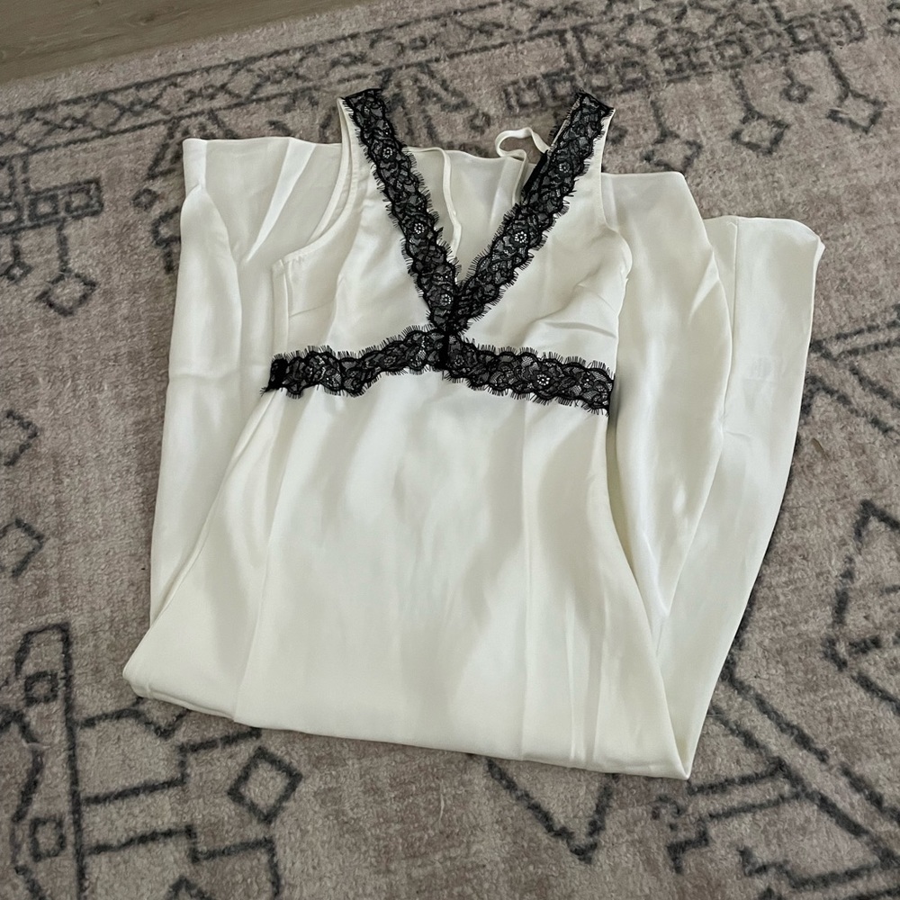 NEW VICI DRESS - Picture 2 of 2